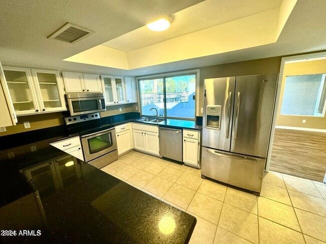 Foto del edificio - 6108 E Vernon Ave