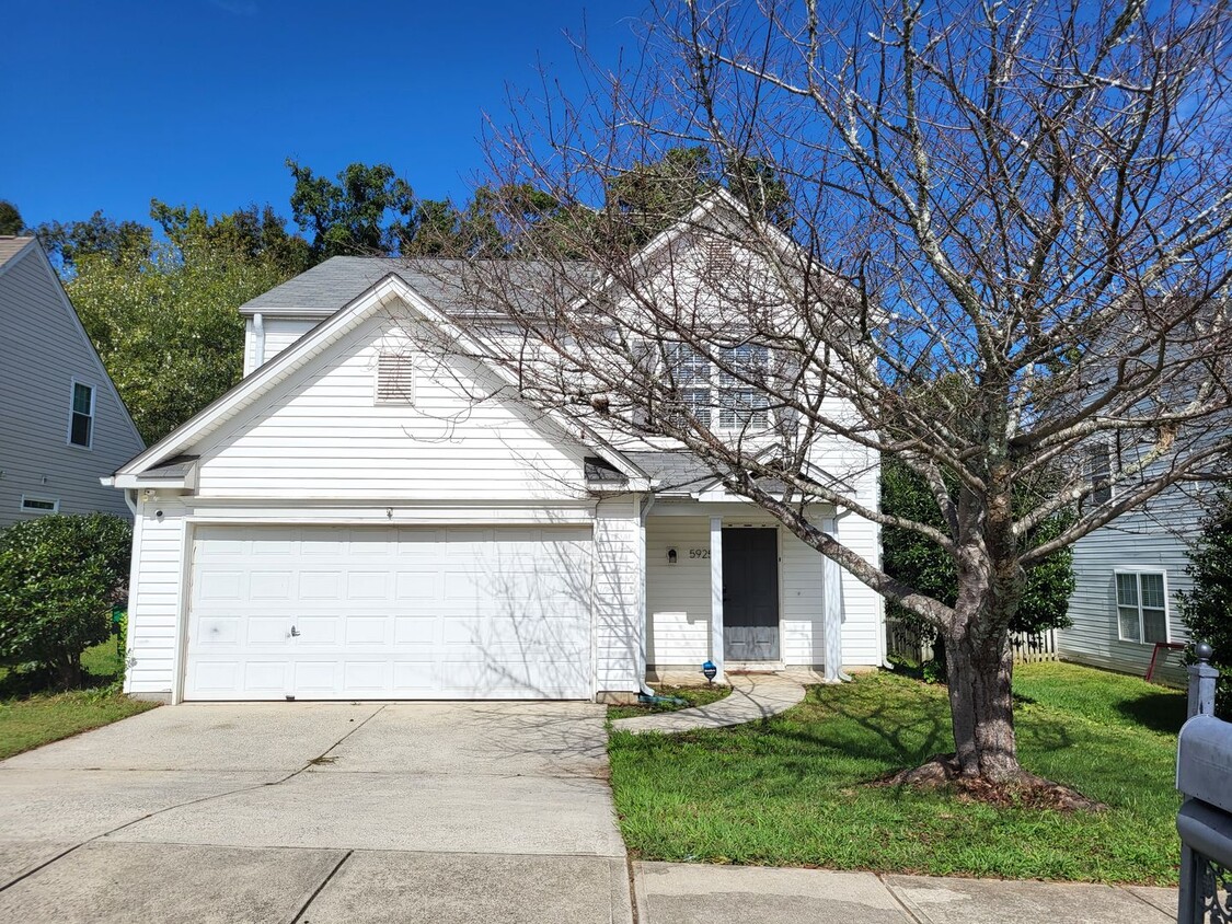 Primary Photo - 3 bedroom home in Highland Creek