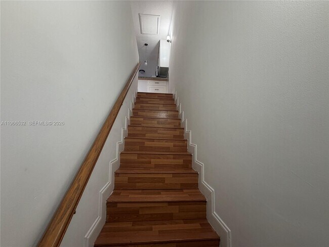 Foto del edificio - 104 Gardens Dr