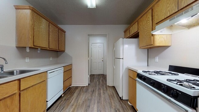 Building Photo - 3611 Elaine Dr