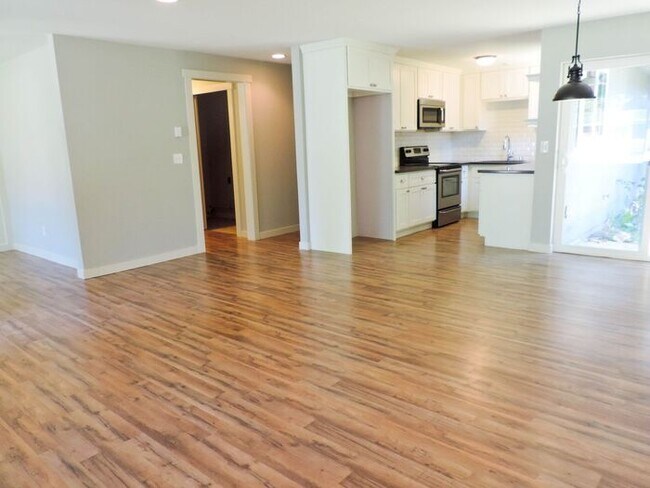 Foto del edificio - Immaculate N Tacoma 3bdr 2bath with full s...