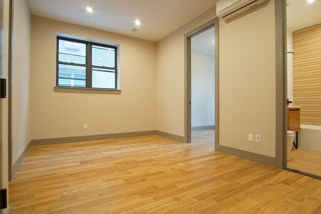 Building Photo - 213 Troy Ave