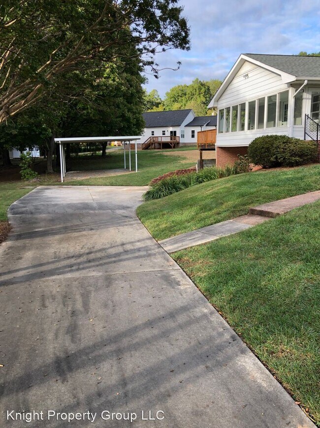 Building Photo - 3 br, 2 bath House - 215 Belnette Drive