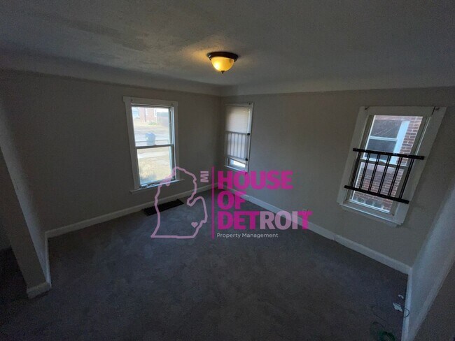 Building Photo - 2 BEDROOM | 1 BATH |