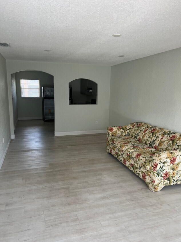 Foto principal - 4328 Edgewater Dr