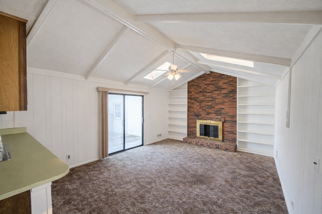 Foto del edificio - SPACIOUS 3 Bedroom, 2 bathroom home with basement and garage