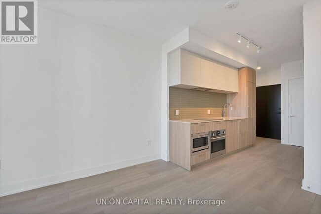 Building Photo - 36 Olive Ave