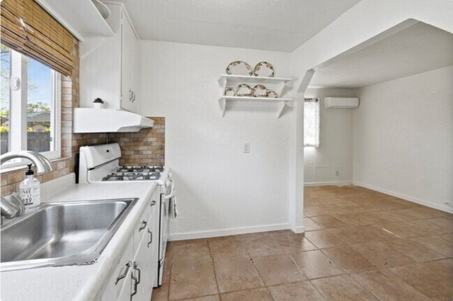 Foto del edificio - 1660 Jennings Ave