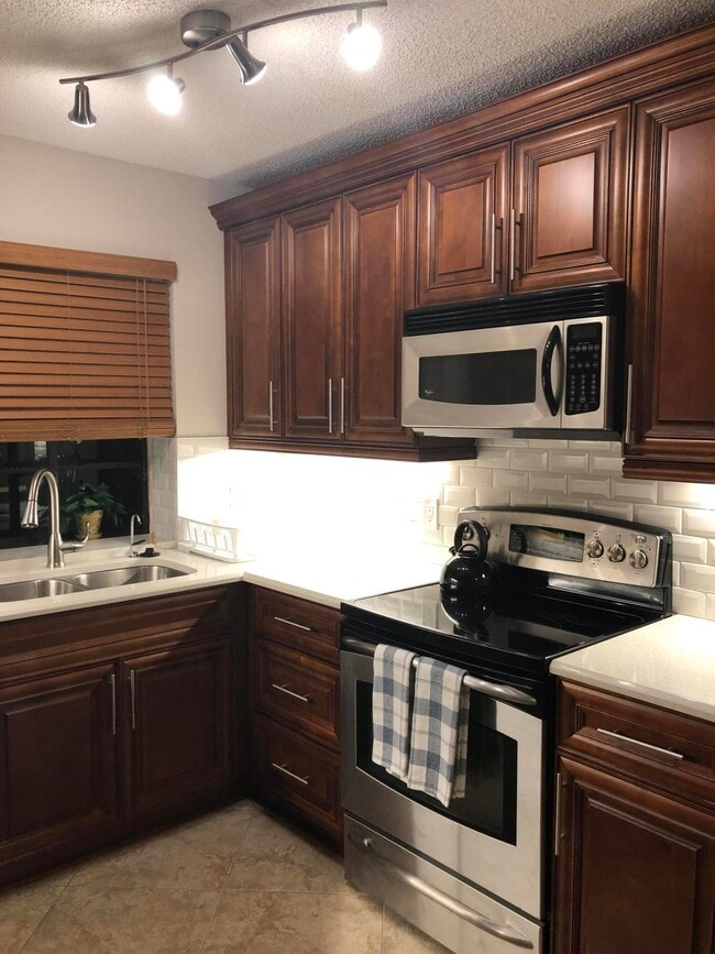 Building Photo - 5187 Europa Dr