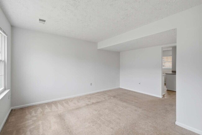 Foto del edificio - Beautifully Refreshed 3BR Townhome with Private Fenced Backyard in Brandy Station