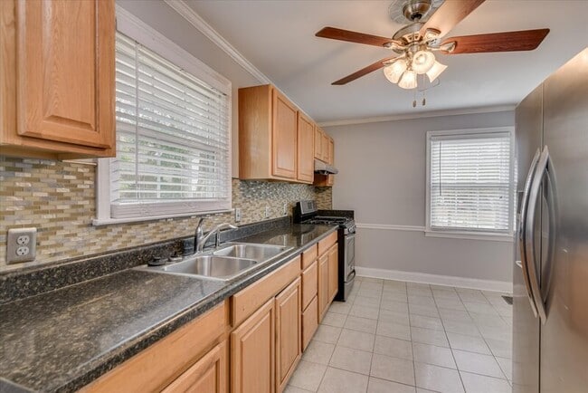 Foto del edificio - 2406 Sparks Rd