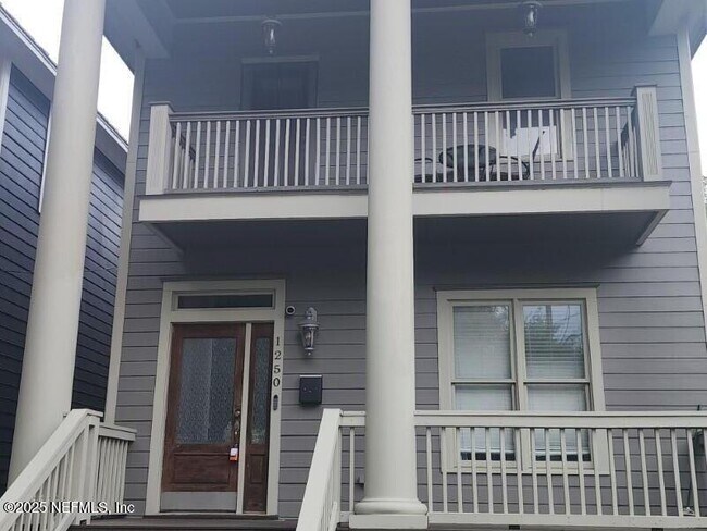 Foto del edificio - 1250 N Liberty St