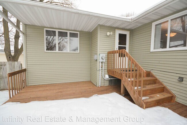 Building Photo - 4 br, 2 bath House - 1613 8th Ave SE