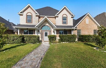 Building Photo - 2324 Amesbury Dr
