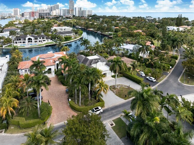 Building Photo - 520 N Pkwy