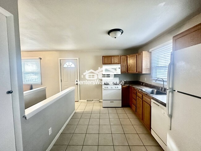 Building Photo - 4120 SE 15th Ct