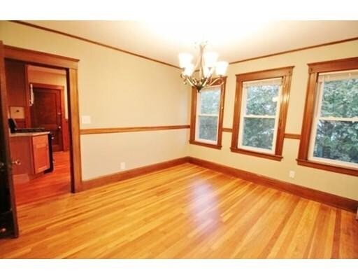 Building Photo - 204 School St