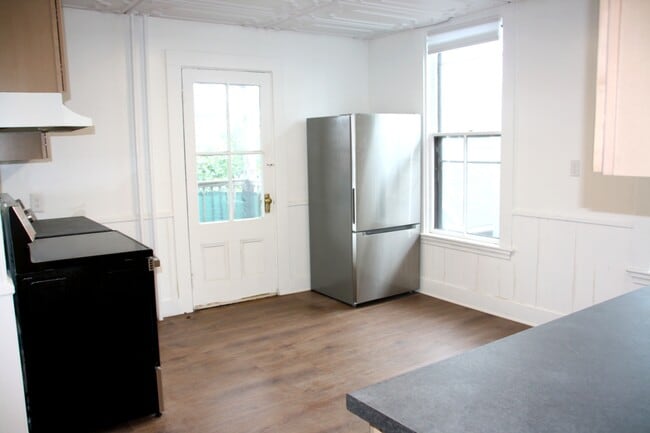 Building Photo - 66 Kellogg St