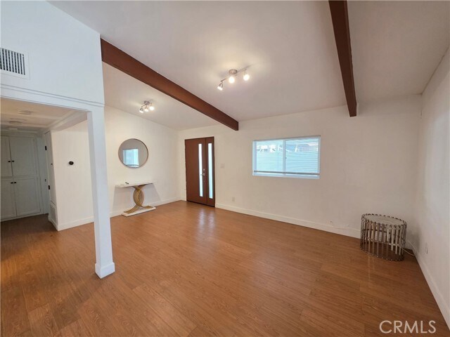 Foto del edificio - 6423 Wilbur Ave