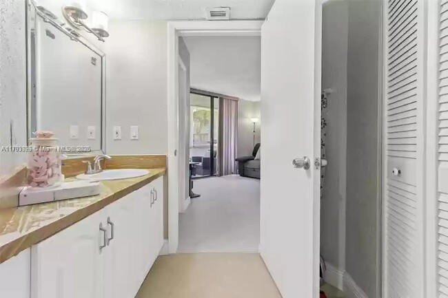 Foto del edificio - 8205 SW 152nd Ave