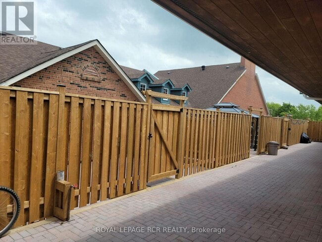 Building Photo - 2 Orchard Heights Blvd