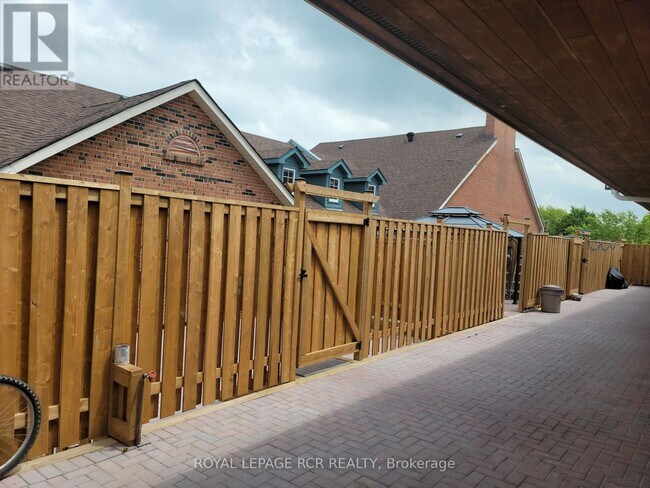 Photo du bâtiment - 2 Orchard Heights Blvd