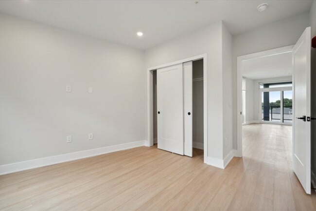 Building Photo - 6910 Ridge Ave