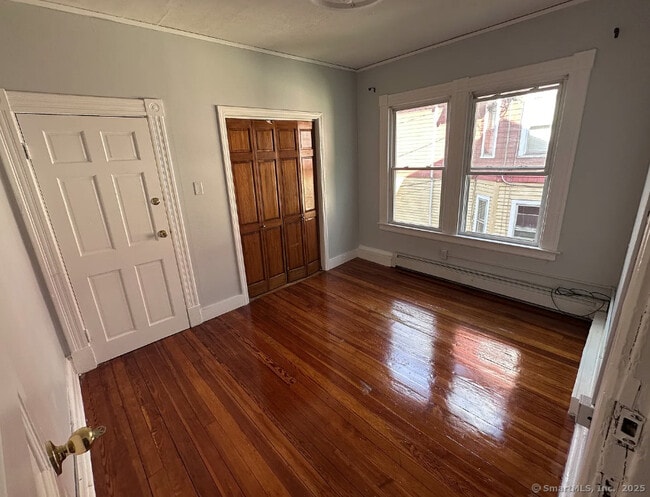 Building Photo - 460 Edgewood St