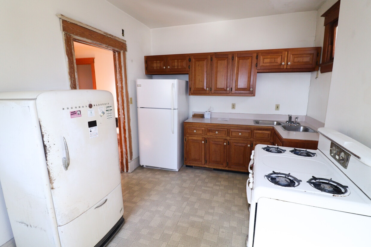 Primary Photo - 2626 Eden Ave