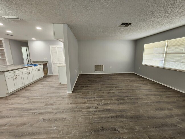 Building Photo - 2429 Keeport Dr