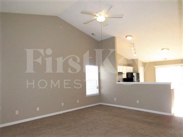 Foto del edificio - 10235 Lone Wolf Dr