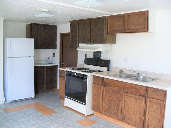 Building Photo - 1702 Dickie Rd