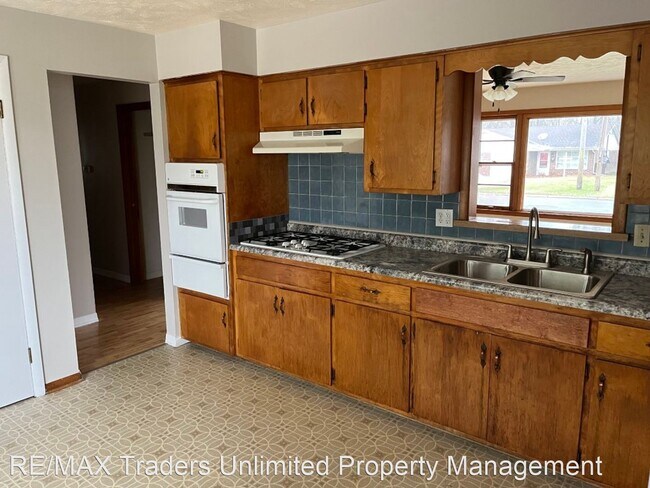 Foto del edificio - 3 br, 1 bath House - 2720 Scenic Dr.