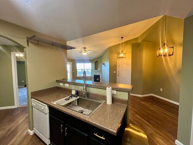 Foto del edificio - 1 bed 1 bath w/ Beautiful Mountain views!