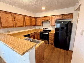 Building Photo - 11901 Bob White Dr