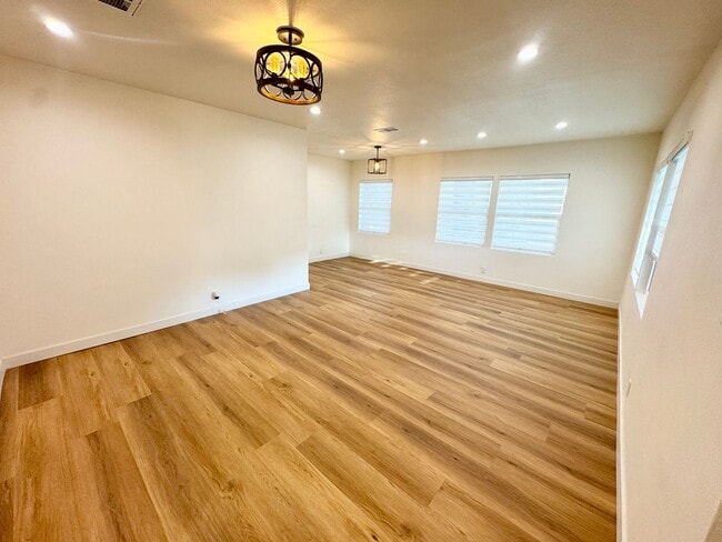 Building Photo - Beautifully Remodeled 3-Bedroom Home in Al...