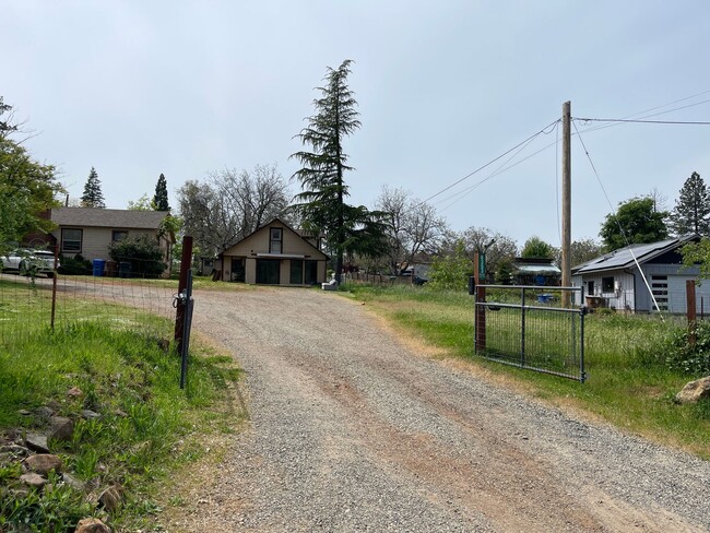Building Photo - 6353 Forest Ln