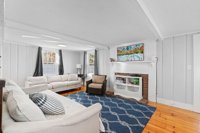 Building Photo - 32 Woodside Ave