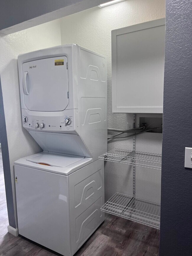 Foto del edificio - 817 Whitney St