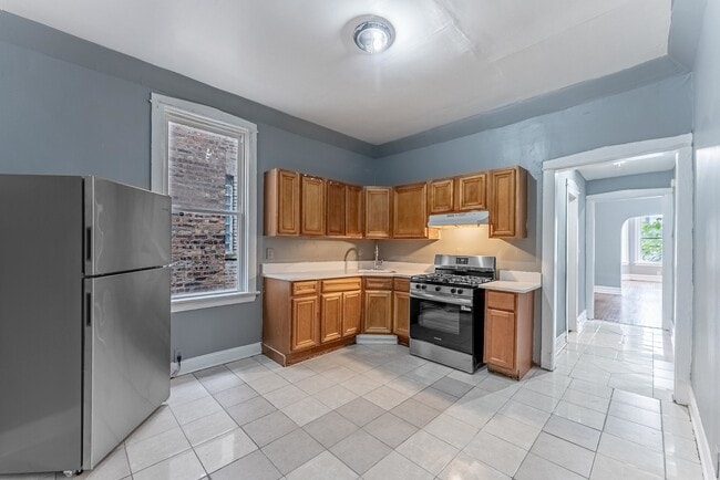 Building Photo - 1426 S Avers Ave