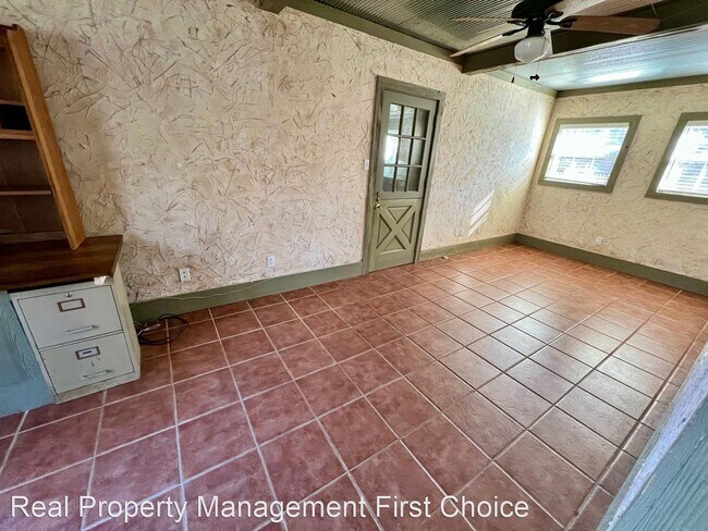 Building Photo - 3 br, 2.5 bath House - 3422 Fresno Street