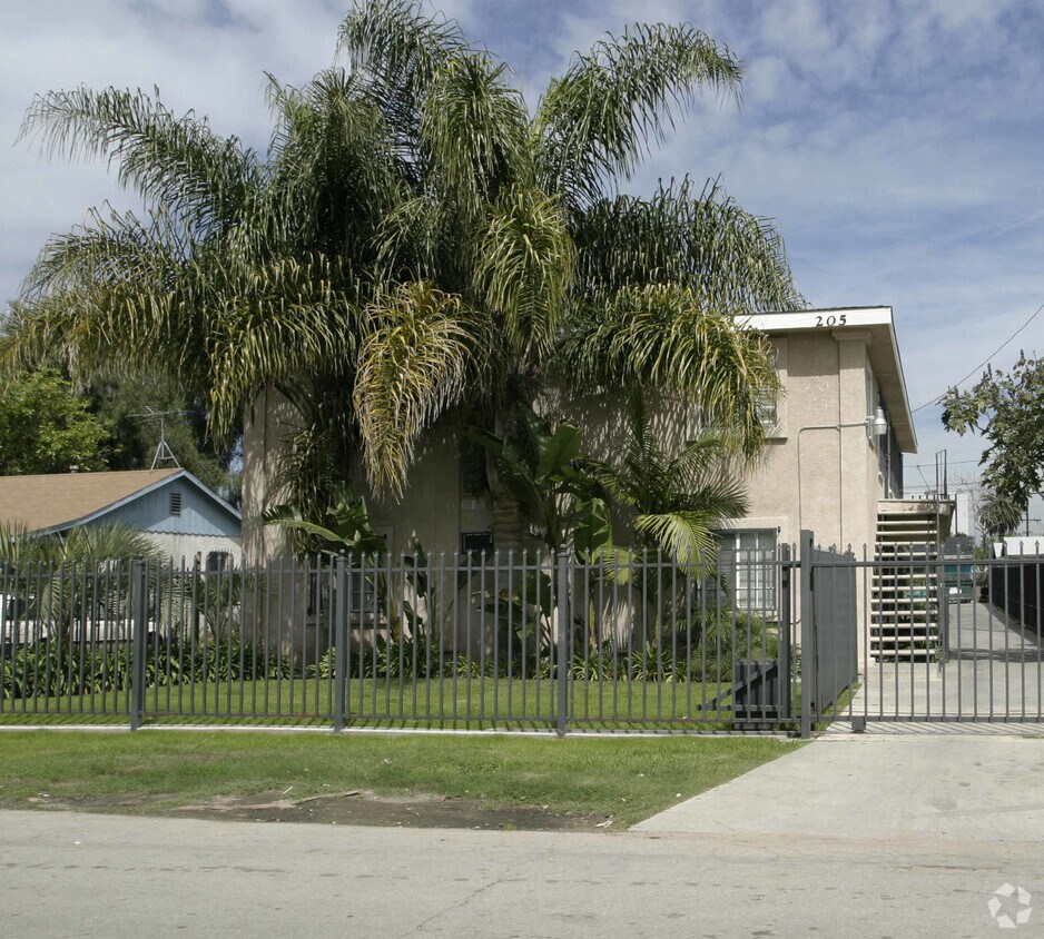 Primary Photo - 205 W Tichenor St