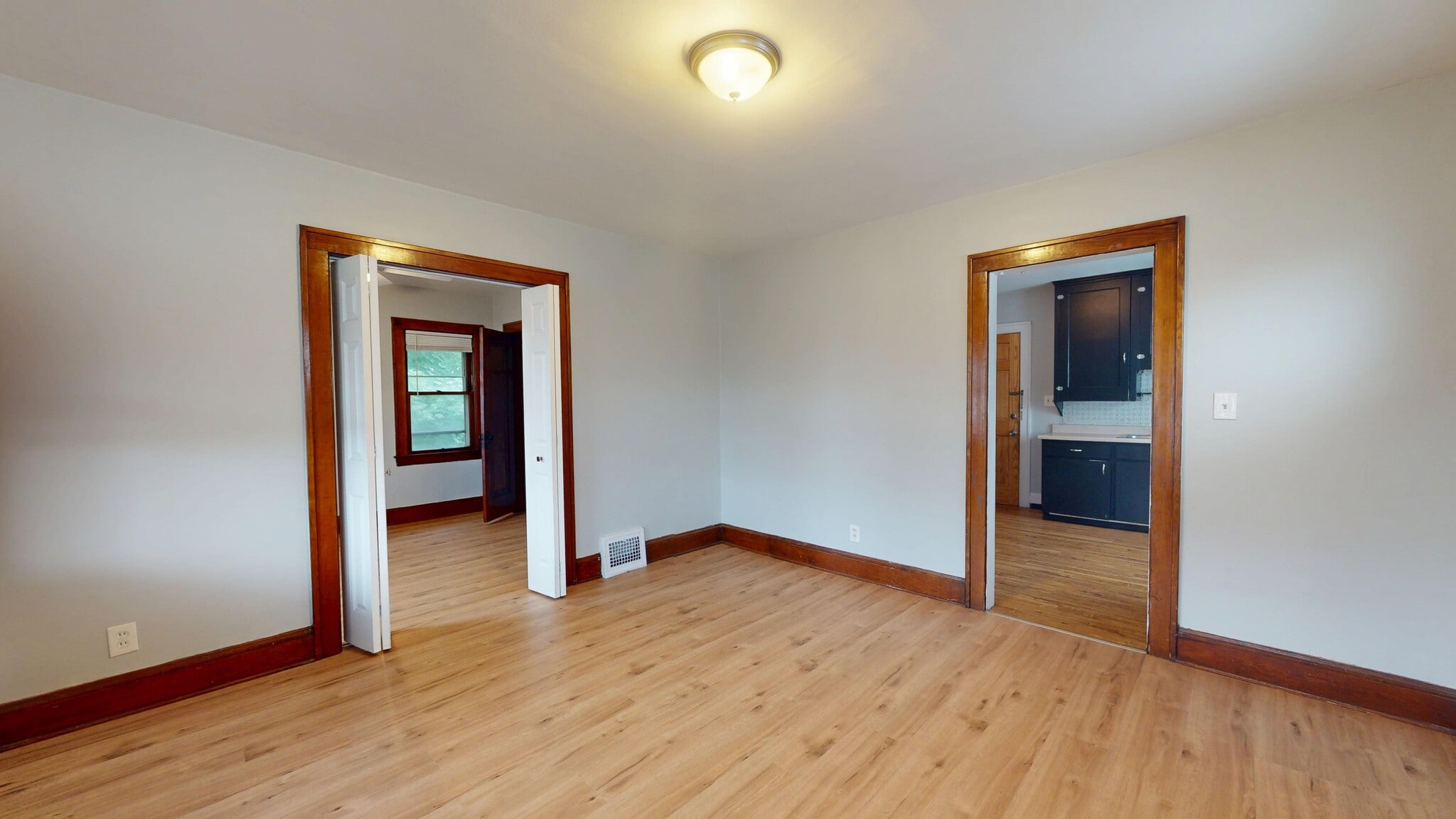 18908 Cherokee Ave Cleveland, OH 44119 – photo 4