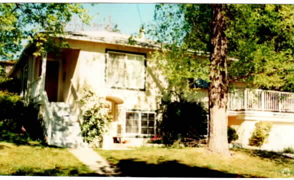 Building Photo - 520 Abbie St
