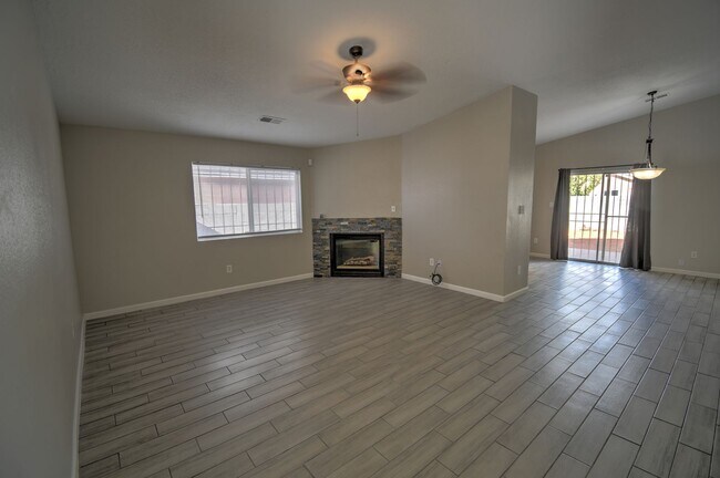 Foto del edificio - Great 3 Bedroom 2 Bathroom Home !!!!