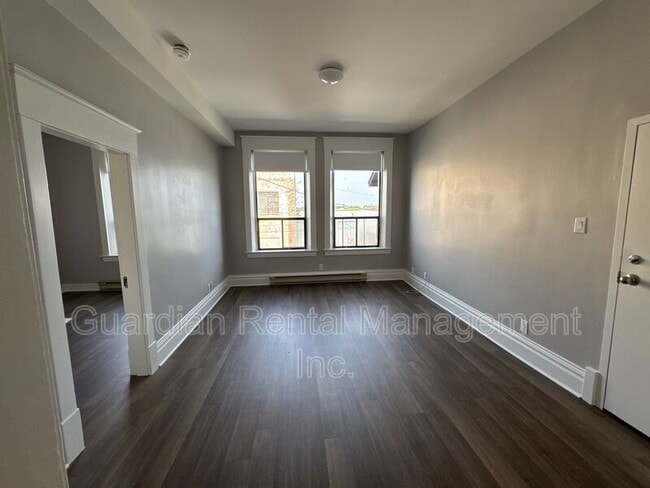 Building Photo - 209 Simpson St