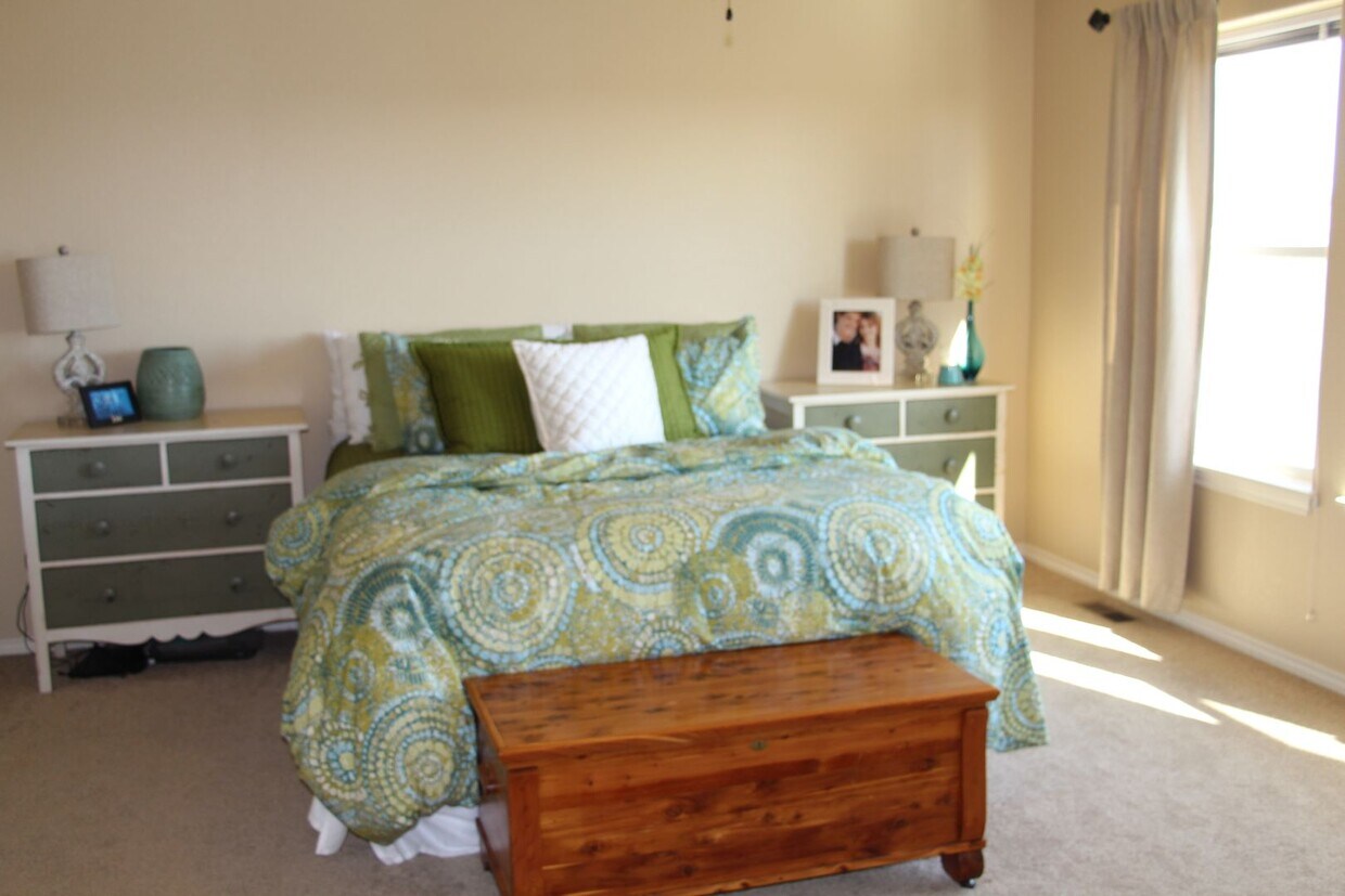 Primary Photo - Spacious 3bed/2.5 Bath Single Family Home ...