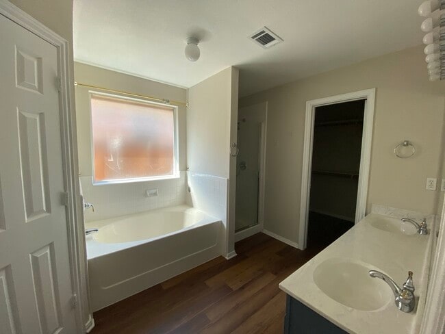 Master Bathroom - 1704 Cancun Dr