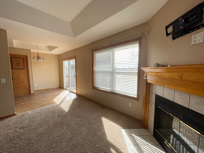 Building Photo - 3253 s palisades