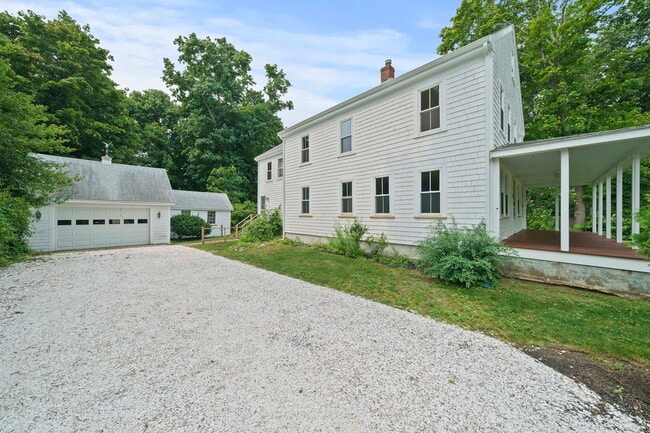 Building Photo - 17 Lovers Ln